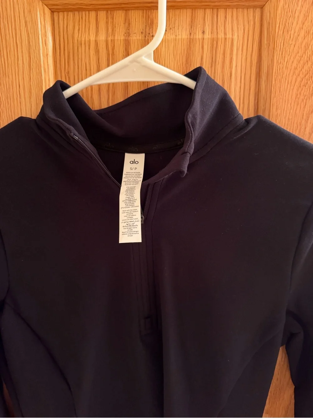NWOT ALO Yoga Alosoft 1/2 Zip Pullover - Black